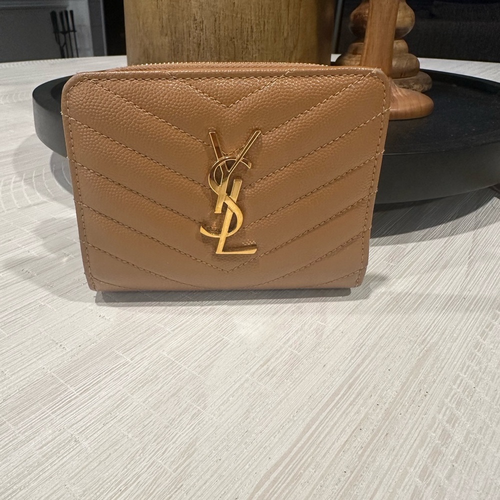 YSL Quilted Chevron Dark Natural grain de poudre